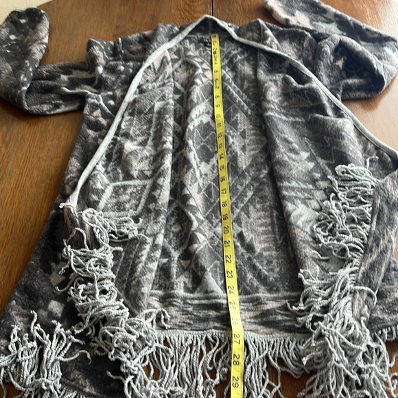 Lucky Brand Gray and Pink Patterned Cardigan Fringe Size Large - Picture 9 of 15